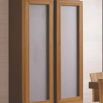 Vitrine mm com duas portas de vidro e moldura em madeira clara