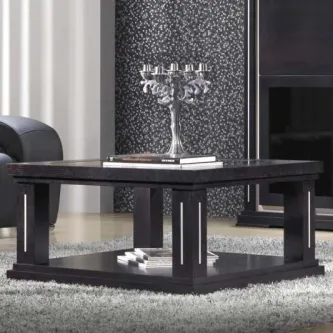 Mesa de centro Safira em madeira escura com prateleira e castiçal prateado
