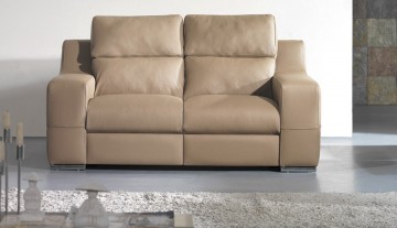 Relaxe e desfrute da comodidade do sofá relax 2 lugares Marie. O seu design moderno e sofisticado vai tornar o seu espaço ainda mais acolhedor!