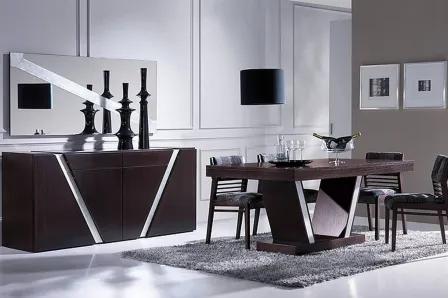 Sala de Jantar com Aplicações em Prata