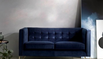 O sofá Carmona é a escolha ideal para os momentos de relaxamento. Com seu design moderno e aconchegante, é perfeito para duas pessoas desfrutarem da melhor forma possível.