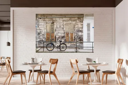 Quadro de bicicleta no portão