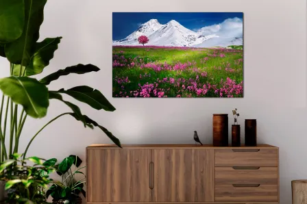 Paisagem com flores e montanhas