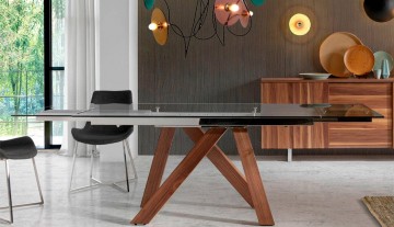 Não há limites para a elegância da sua sala de estar. Esta mesa extensível de vidro cristal é a solução perfeita para qualquer ambiente.