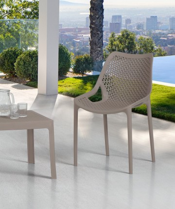 A cadeira Oxy é a escolha perfeita para quem busca conforto e praticidade. Seu design moderno e funcional tornam o seu ambiente mais dinâmico e bonito!