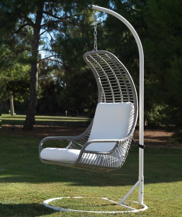 A cadeira suspensa Siena é a escolha ideal para quem procura combinar estilo e conforto em seu ambiente.