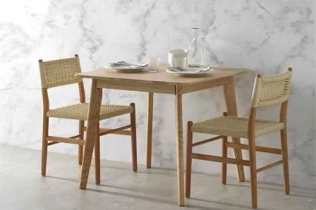 Mesa Quadrada Nórdica