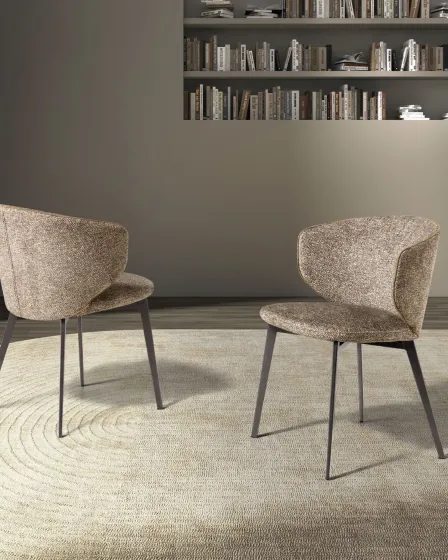 Cadeira Morvil estofada bege texturada com pés metálicos, conjunto de duas