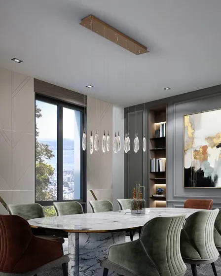 Candeeiro de teto Lágrimas 12L com 12 pendentes de vidro sobre mesa de jantar