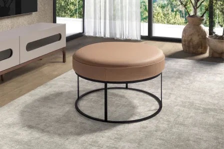 Banqueta altica redonda estofada bege com base metálica preta