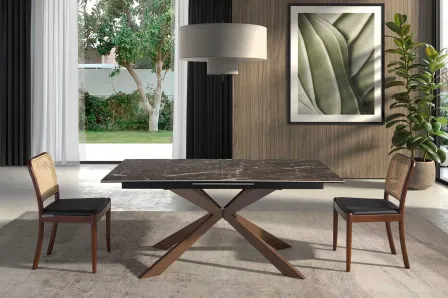 Mesa de jantar extensível Barnard castanha com tampo escuro e base em cruz