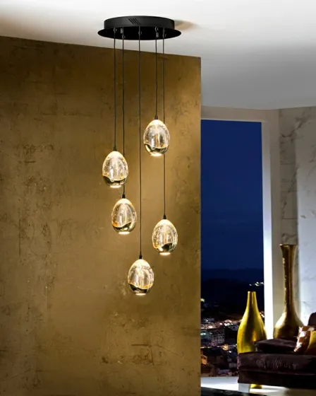 Candeeiro de teto Rocio Black 30D com cinco pendentes de vidro dourado