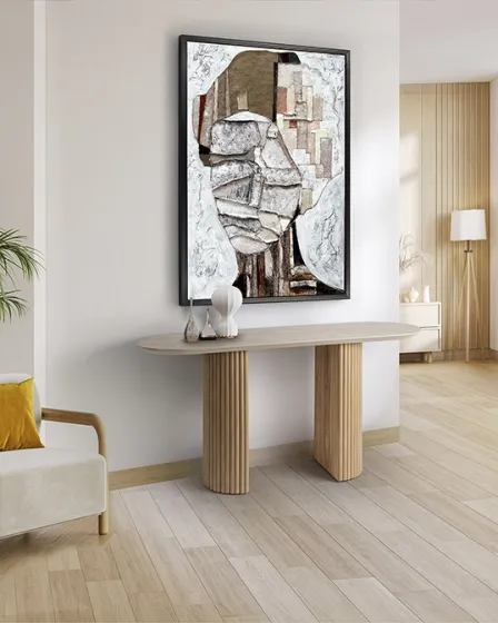 Consola Irati semicircular creme com base canelada, vaso branco e quadro abstracto