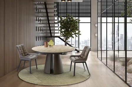 Mesa de jantar Samara redonda em madeira com três cadeiras