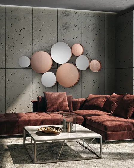 Espelho Malmo com vários discos espelhados em tons prateado e cobre numa parede de betão