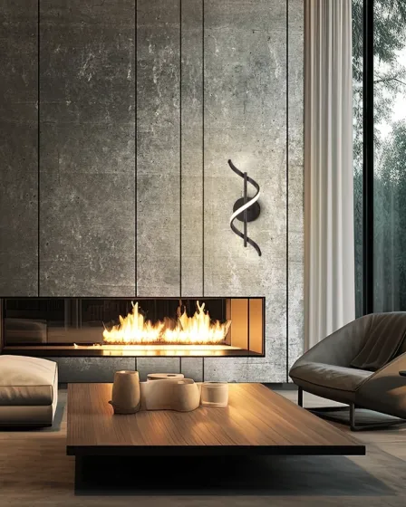 Aplique Boa em metal preto e luz direta junto a lareira moderna