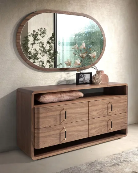Cómoda niver em madeira com quatro gavetas, prateleira aberta e espelho oval