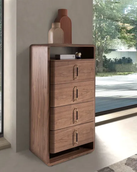 Camiseiro alto niver em madeira com quatro gavetas e puxadores metálicos