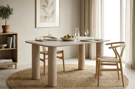 Mesa de jantar Dirta travertino oval com pernas cilíndricas e cadeiras de madeira