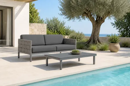Sofá de jardim Cube 3 lugares cinzento com mesa baixa junto à piscina