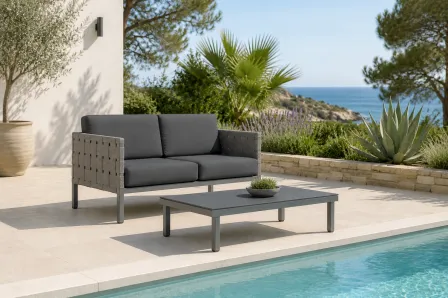 Sofá de jardim cube 2 lugares cinzento com mesa baixa junto à piscina