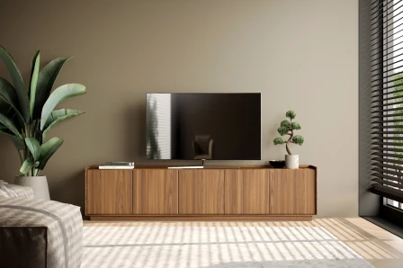 Móvel TV Puro em madeira com televisão e planta