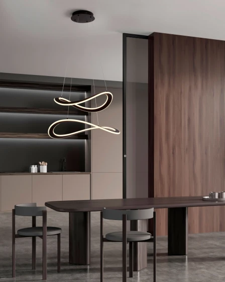 Candeeiro de teto Celestia com formas de anéis LED entrelaçados sobre mesa de jantar